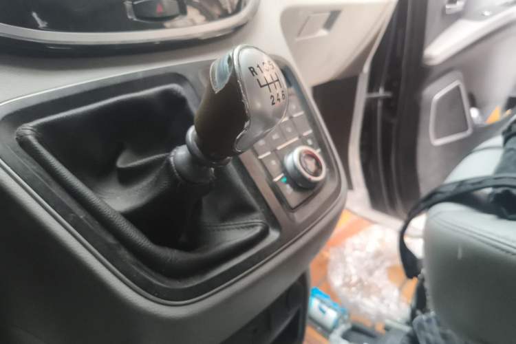 Used JAC Refine M4 2017 1.9T Diesel Manual Comfort Model Gear Lever