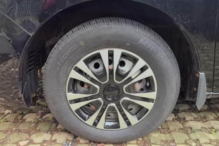Used JAC Refine M4 2017 1.9T Diesel Manual Comfort Model Left Front Wheel Hub
