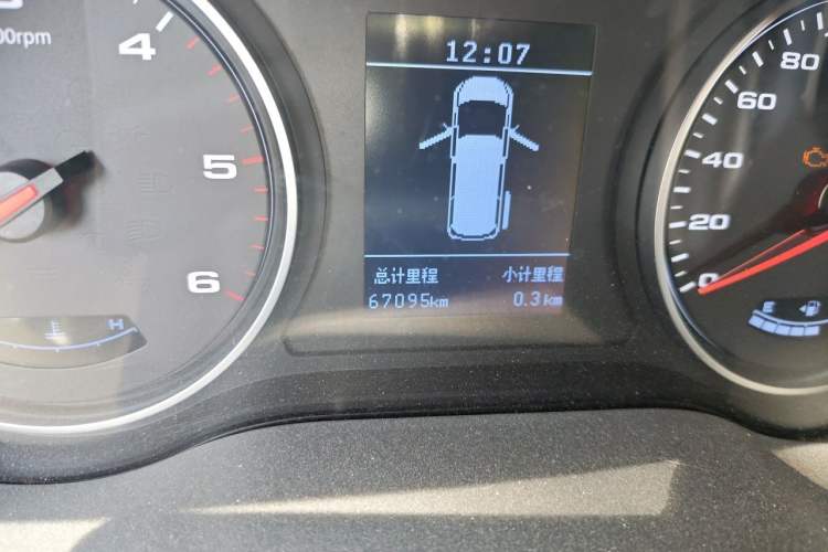 Used JAC Refine M4 2017 1.9T Diesel Manual Luxury Model Odometer Close Up