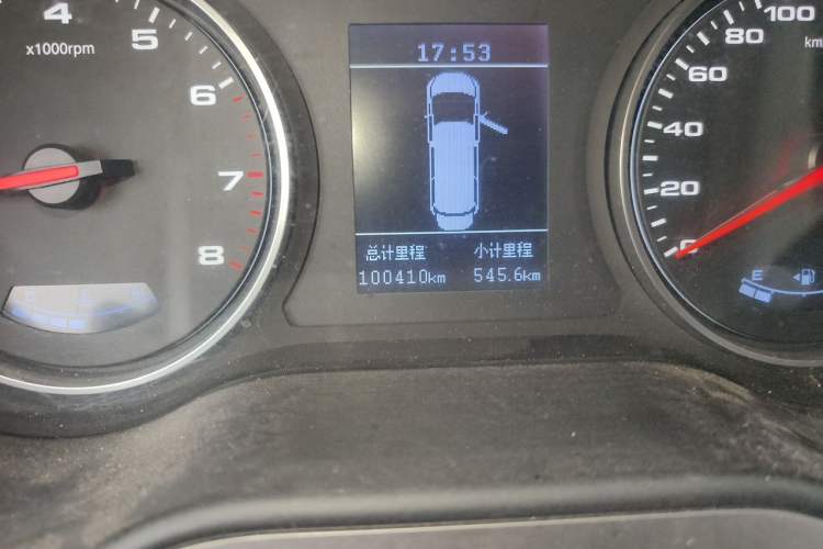 Used JAC Refine M4 2017 2.0T Manual Comfort Version Odometer Close Up