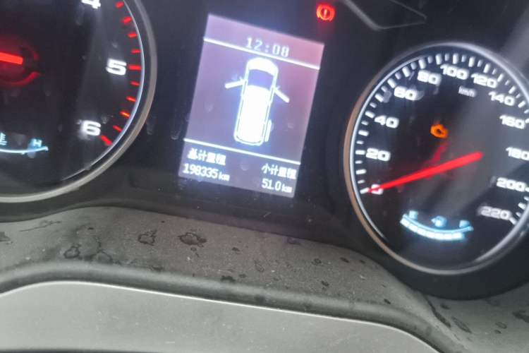 Used JAC Refine M4 2017 1.9T Diesel Manual Comfort Model Odometer Close Up