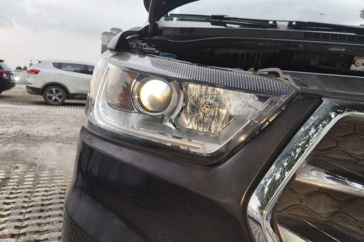 Used JAC Refine M4 2017 2.0T Manual Luxury Version Right Front Headlight