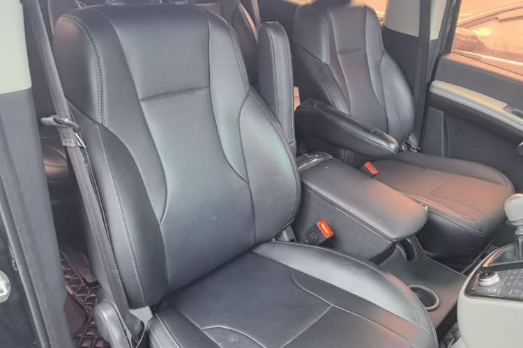 Used JAC Refine M4 2017 1.9T Diesel Manual Comfort Model Right Front Seat