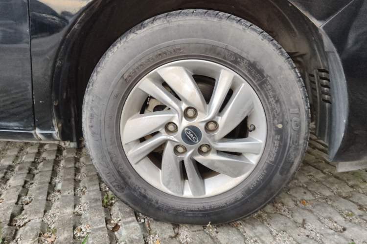 Used JAC Refine M4 2017 2.0T Manual Luxury Version Right Front Wheel Hub