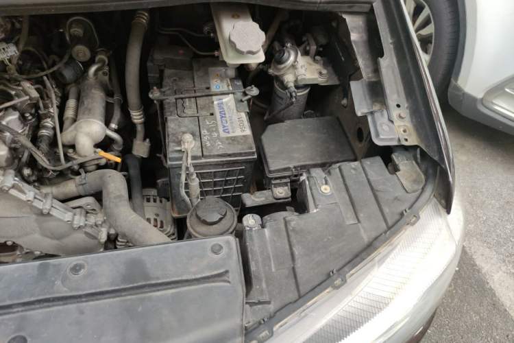 Used JAC Refine M4 2017 1.9T Diesel Manual Luxury Model Engine Bay Left