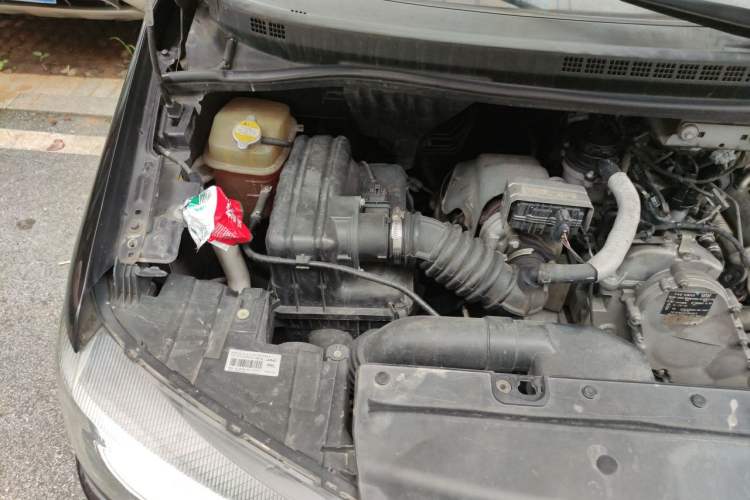 Used JAC Refine M4 2017 1.9T Diesel Manual Luxury Model Engine Bay Right
