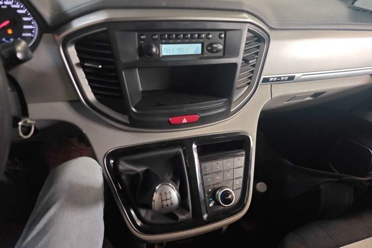 Used JAC Refine M4 2017 2.0T Manual Luxury Version Audio And AC Panel