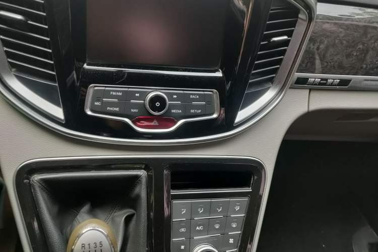 Used JAC Refine M4 2017 1.9T Diesel Manual Luxury Model Audio And AC Panel