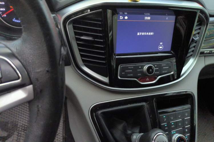 Used JAC Refine M4 2017 2.0T Manual Luxury Version Audio And AC Panel
