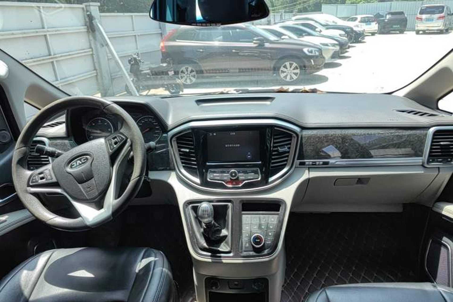 Used JAC Refine M4 2017 1.9T Diesel Manual Comfort Model Center Console