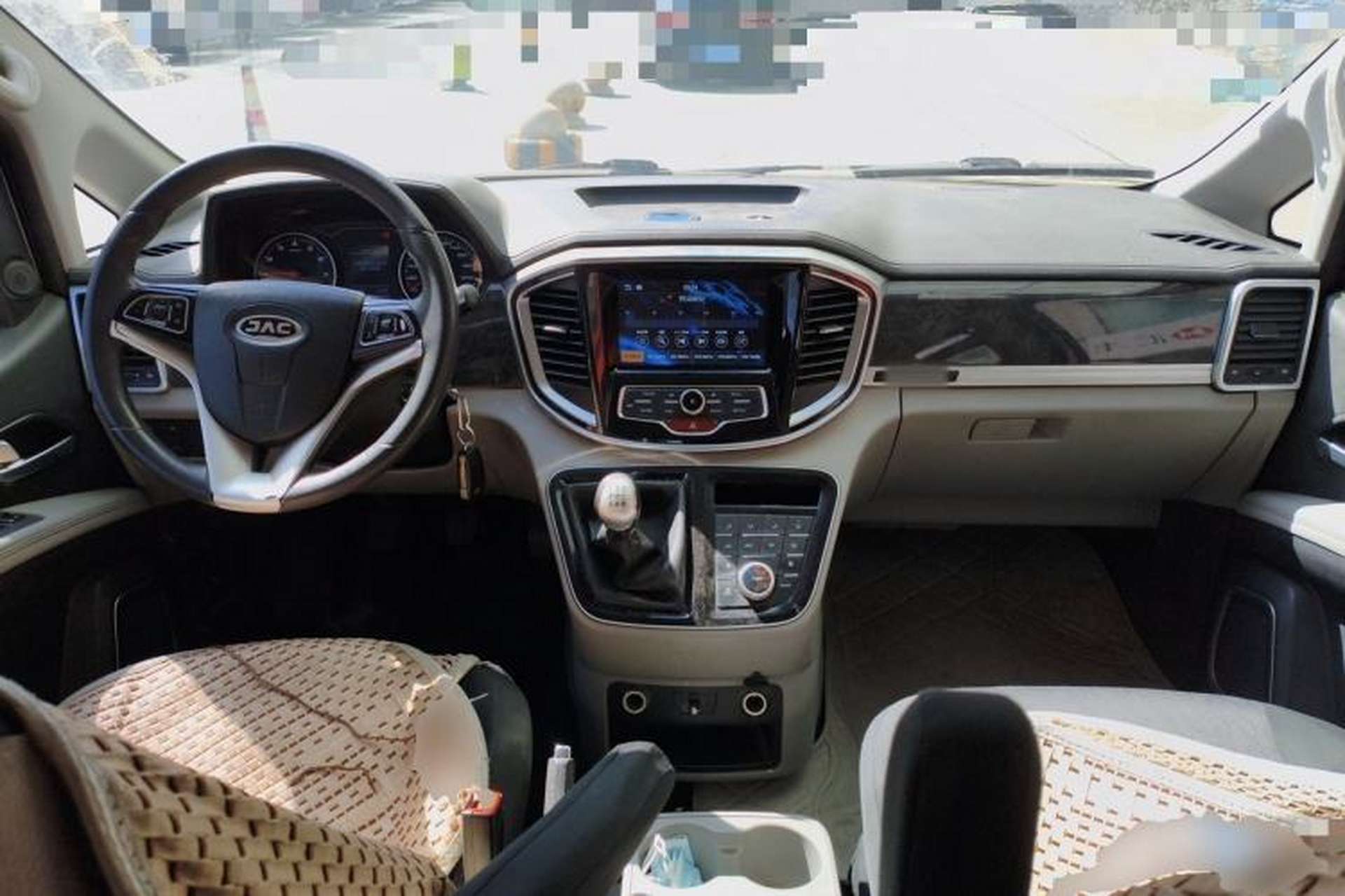 Used JAC Refine M4 2017 2.0T Manual Luxury Smart Version Center Console