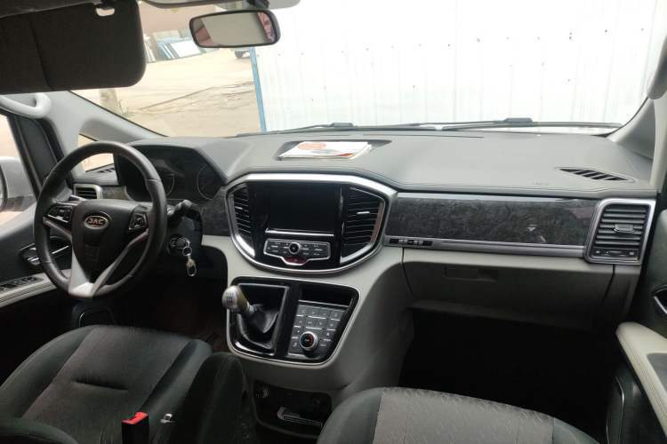 Used JAC Refine M4 2017 1.9T Diesel Manual Luxury Model Center Console