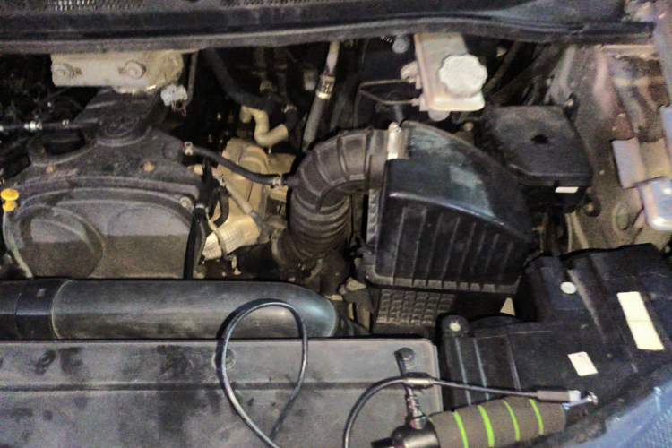 Used JAC Refine M4 2017 2.0T Manual Luxury Version Engine Bay Left