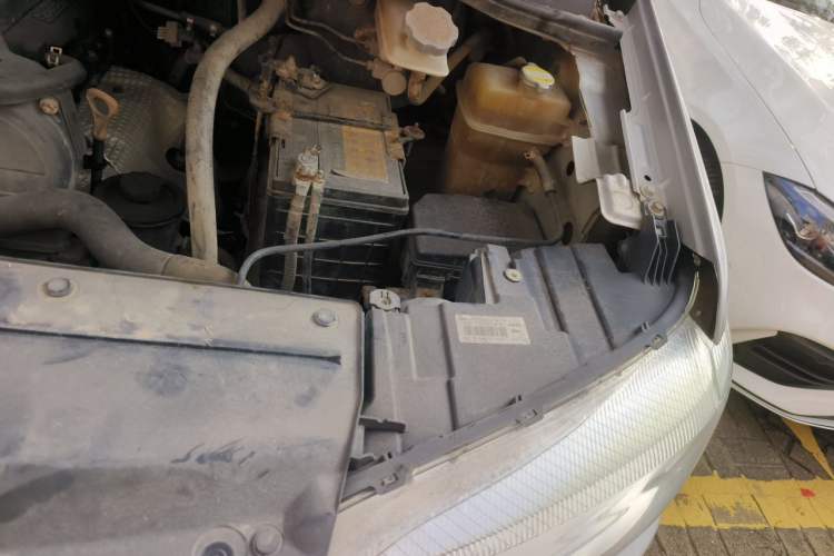 Used JAC Refine M4 2017 2.0T Manual Comfort Version Engine Bay Left
