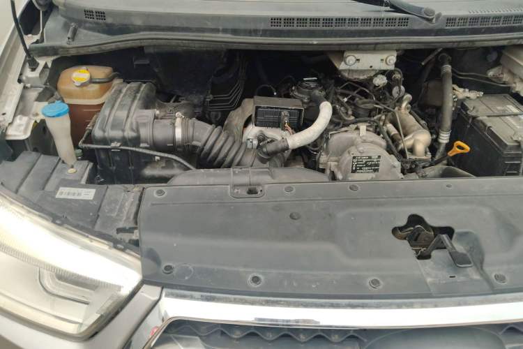 Used JAC Refine M4 2017 1.9T Diesel Manual Luxury Model Engine Bay Right