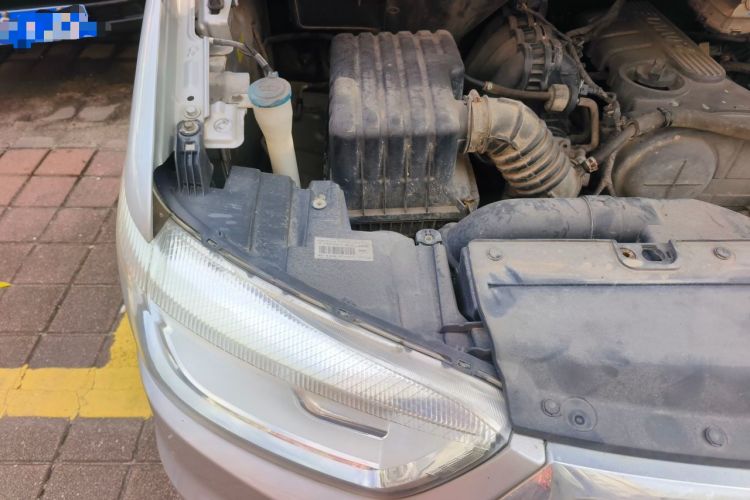 Used JAC Refine M4 2017 2.0T Manual Comfort Version Engine Bay Right