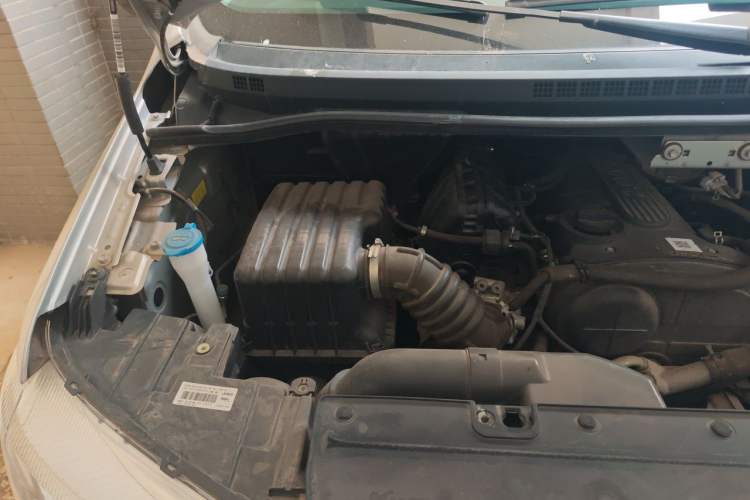 Used JAC Refine M4 2017 2.0T Manual Comfort Version Engine Bay Right