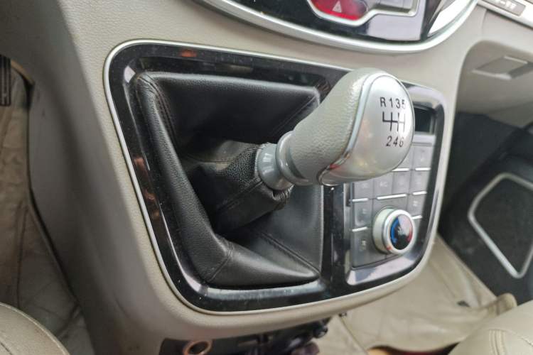 Used JAC Refine M4 2017 1.9T Diesel Manual Luxury Smart Model Gear Lever