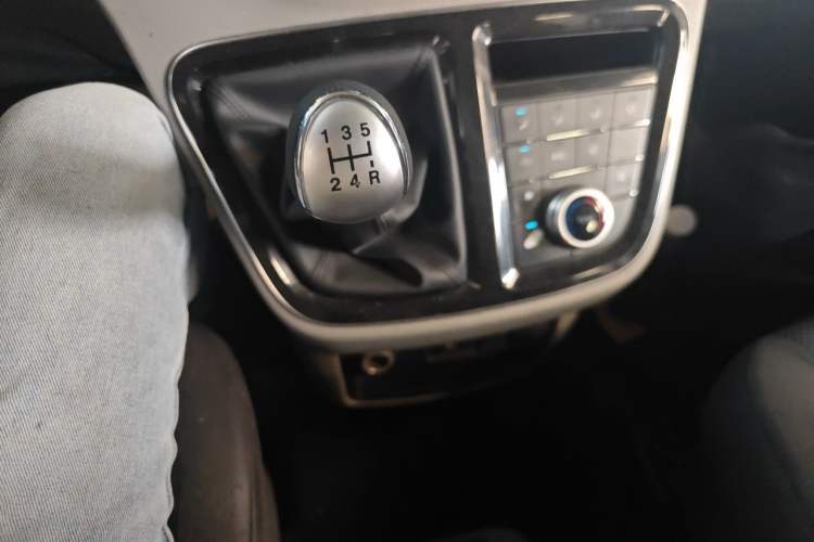 Used JAC Refine M4 2017 2.0T Manual Luxury Version Gear Lever