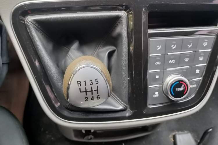 Used JAC Refine M4 2017 1.9T Diesel Manual Luxury Model Gear Lever
