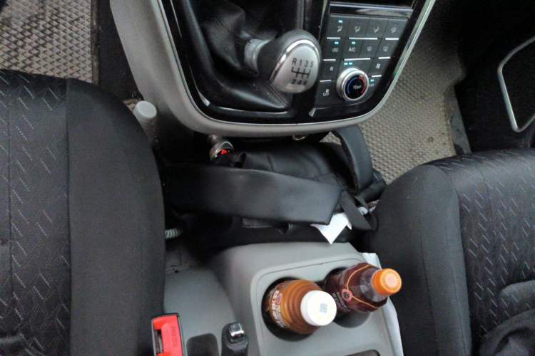 Used JAC Refine M4 2017 2.0T Manual Luxury Version Gear Lever