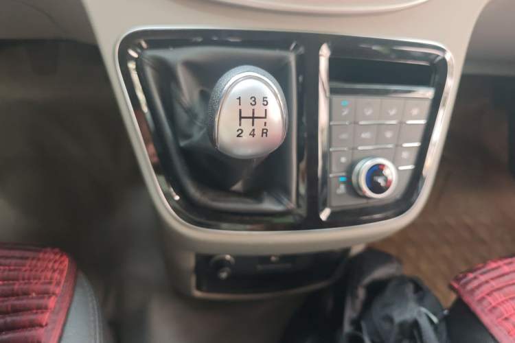 Used JAC Refine M4 2017 2.0T Manual Comfort Version Gear Lever