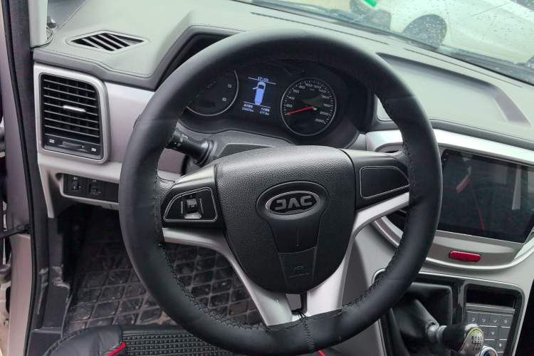Used JAC Refine M4 2017 1.9T Diesel Manual Comfort Model Interior 2