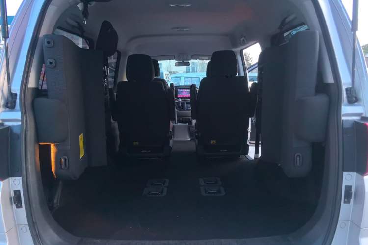 Used JAC Refine M4 2017 2.0T Manual Comfort Version Interior 4