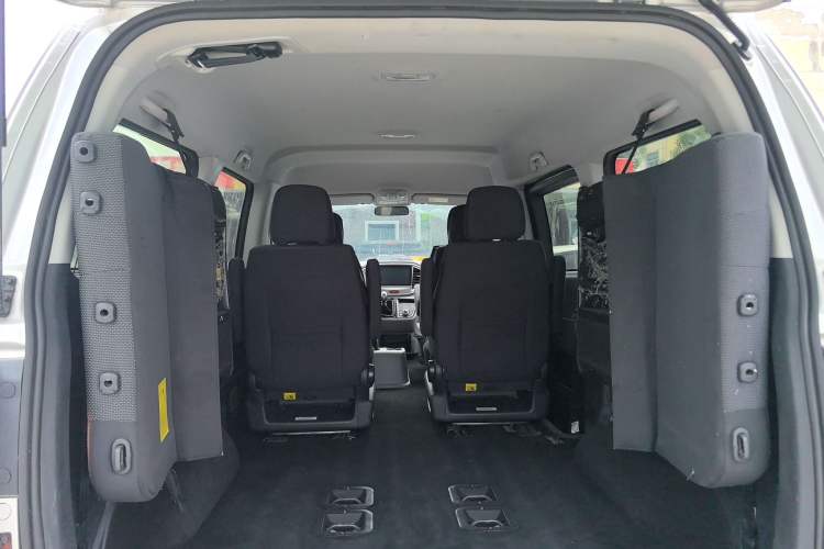 Used JAC Refine M4 2017 1.9T Diesel Manual Comfort Model Interior 6
