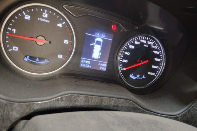 Used JAC Refine M4 2017 1.9T Diesel Manual Luxury Smart Model Odometer Close Up
