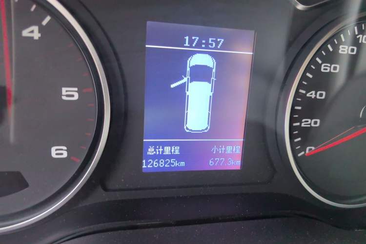 Used JAC Refine M4 2017 1.9T Diesel Manual Comfort Model Odometer Close Up