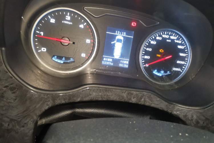 Used JAC Refine M4 2017 1.9T Diesel Manual Luxury Model Odometer Close Up