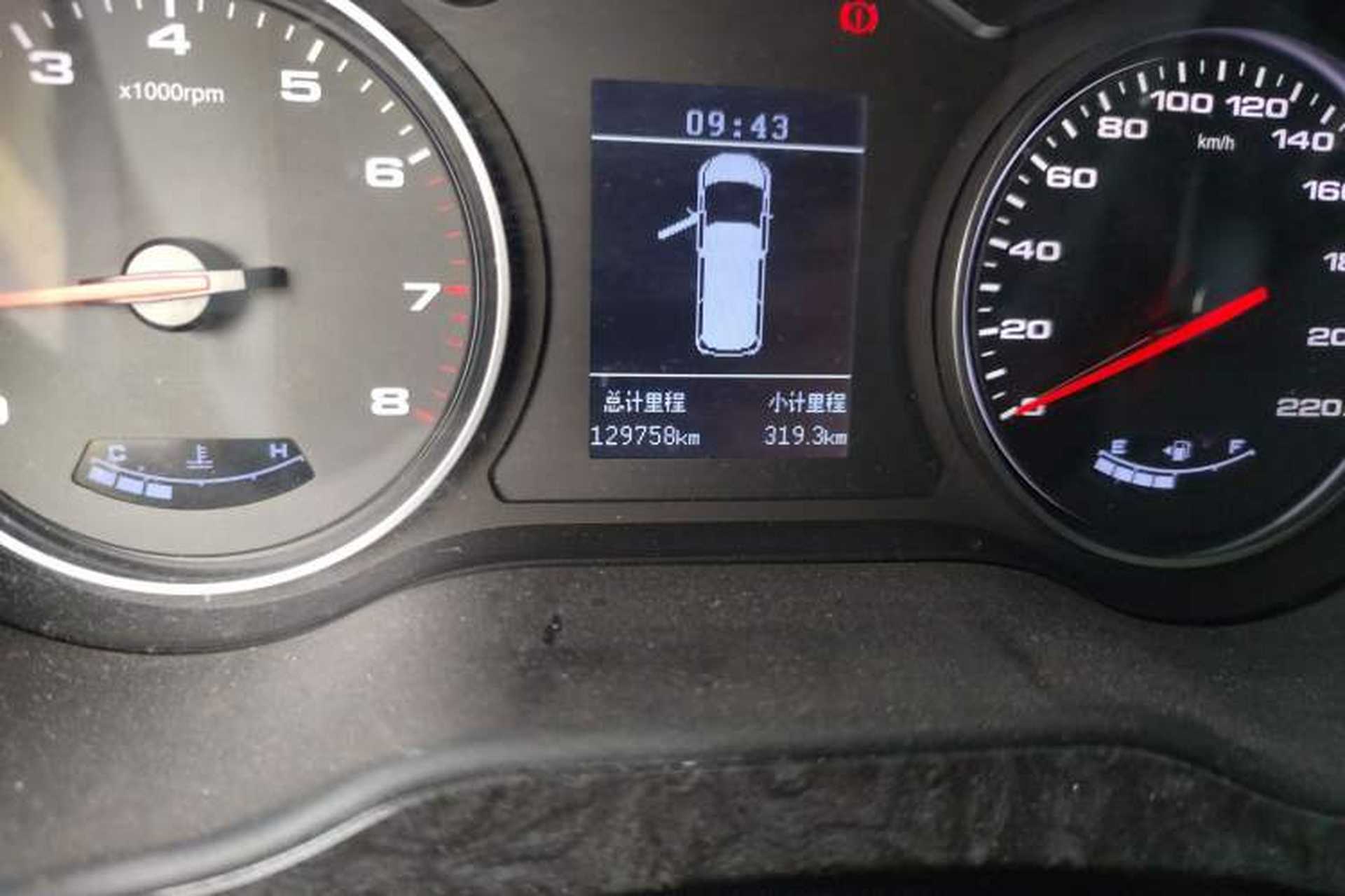 Used JAC Refine M4 2017 2.0T Manual Luxury Smart Version Odometer Close Up