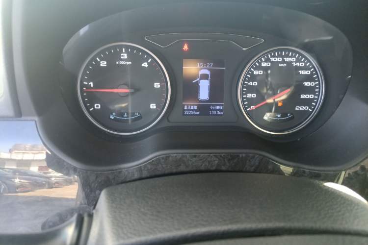 Used JAC Refine M4 2017 1.9T Diesel Manual Luxury Model Odometer Close Up