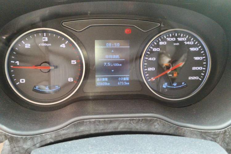 Used JAC Refine M4 2017 1.9T Diesel Manual Luxury Model Odometer Close Up