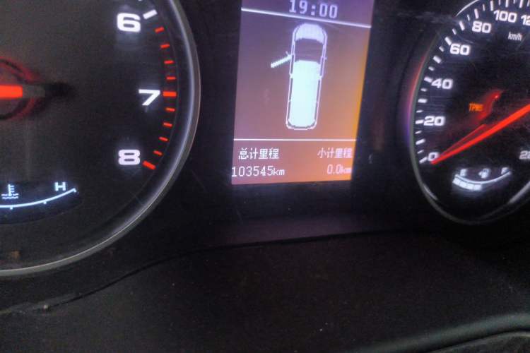 Used JAC Refine M4 2017 2.0T Manual Luxury Version Odometer Close Up