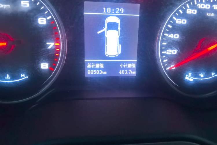 Used JAC Refine M4 2017 2.0T Manual Comfort Version Odometer Close Up