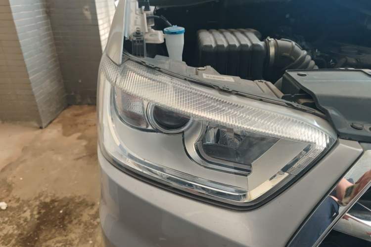 Used JAC Refine M4 2017 2.0T Manual Comfort Version Right Front Headlight