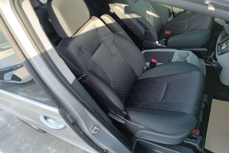 Used JAC Refine M4 2017 1.9T Diesel Manual Luxury Model Right Front Seat