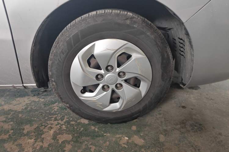Used JAC Refine M4 2017 2.0T Manual Luxury Version Right Front Wheel Hub
