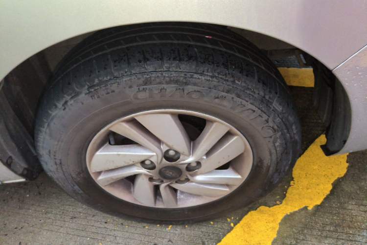 Used JAC Refine M4 2017 2.0T Manual Luxury Version Right Front Wheel Hub