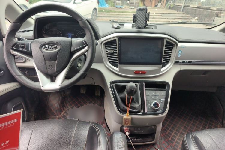 Used JAC Refine M4 2017 1.9T Diesel Manual Comfort Model Center Console