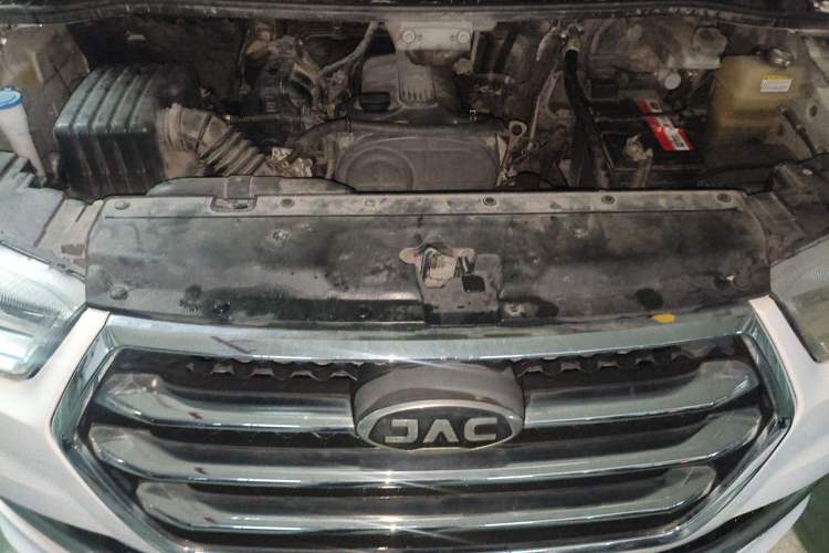 Used JAC Refine M4 2017 2.0T Manual Comfort Version Engine Bay