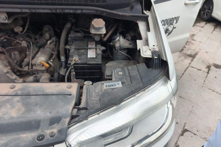 Used JAC Refine M4 2017 1.9T Diesel Manual Comfort Model Engine Bay Left