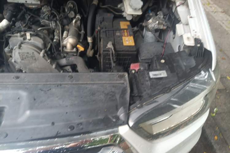 Used JAC Refine M4 2017 1.9T Diesel Manual Luxury Model Engine Bay Left