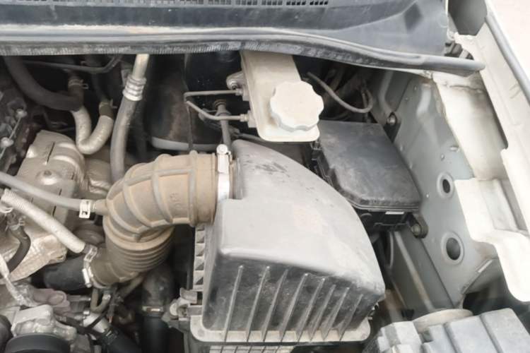 Used JAC Refine M4 2017 2.0T Manual Luxury Version Engine Bay Left