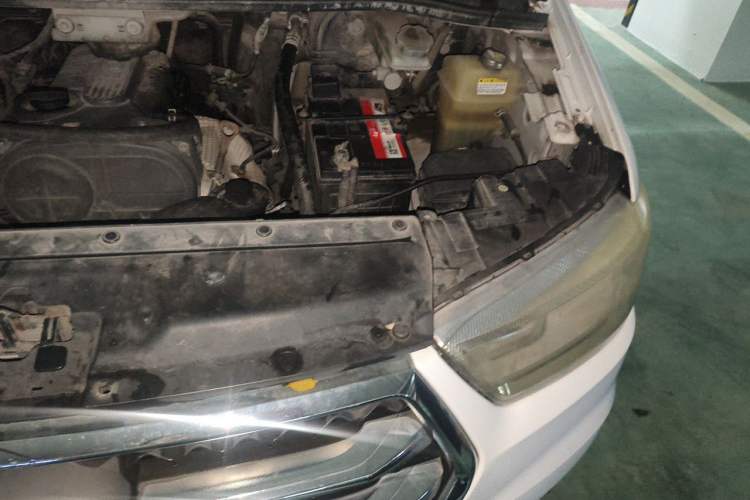 Used JAC Refine M4 2017 2.0T Manual Comfort Version Engine Bay Left