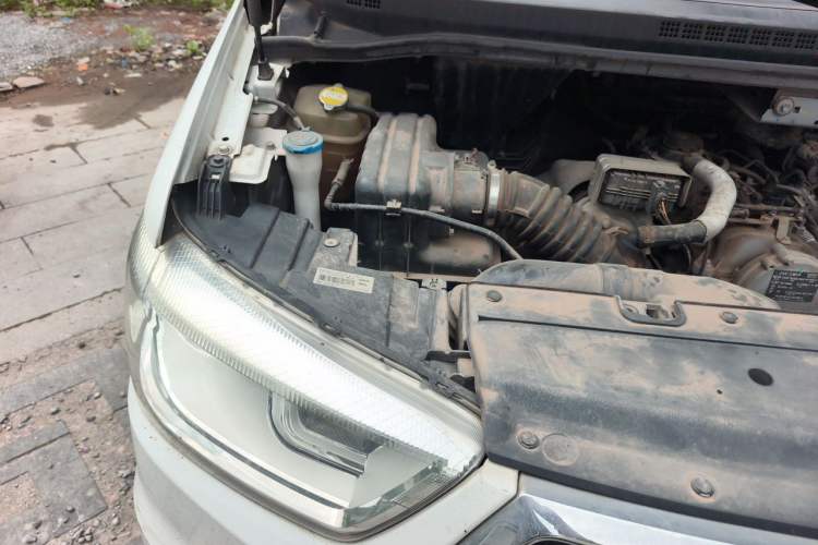 Used JAC Refine M4 2017 1.9T Diesel Manual Comfort Model Engine Bay Right