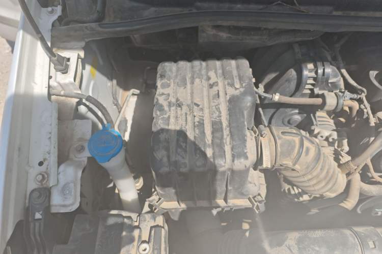 Used JAC Refine M4 2017 2.0T Manual Comfort Version Engine Bay Right