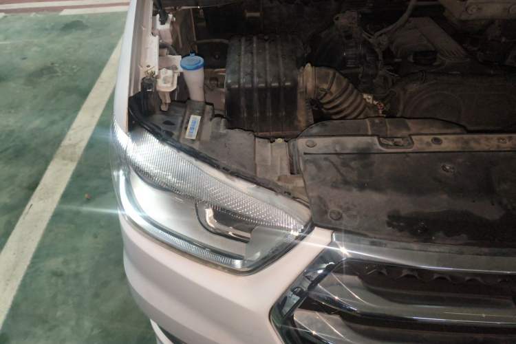 Used JAC Refine M4 2017 2.0T Manual Comfort Version Engine Bay Right